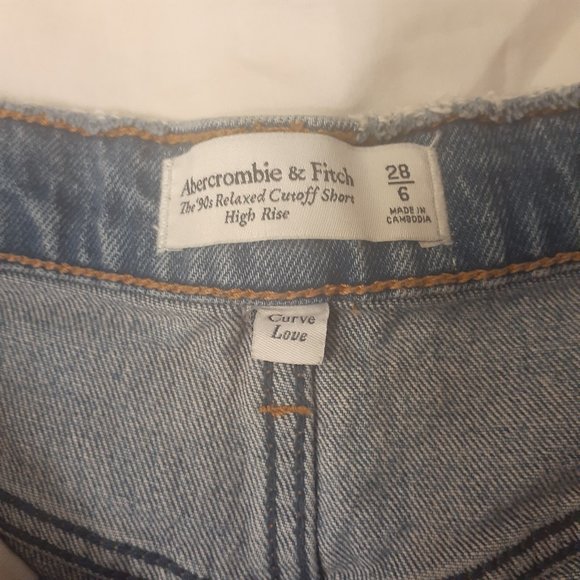 Curve Love The 90s Relaxed Cutoff Short High Rise - Picture 2 of 3